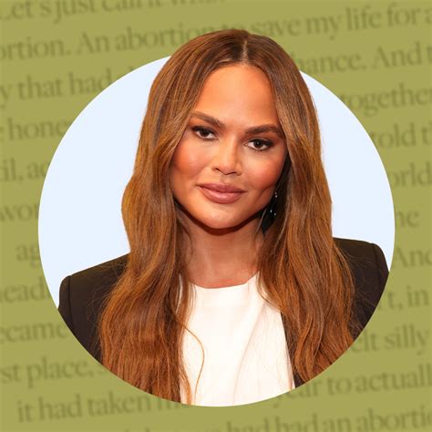 Chrissy Teigen says her 2020 miscarriage was an。